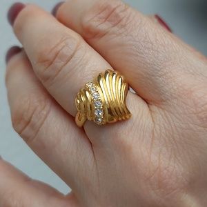 Vintage heart ring with crystals